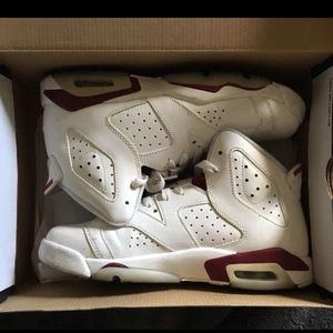 Air Jordan retro 6s in Maroon